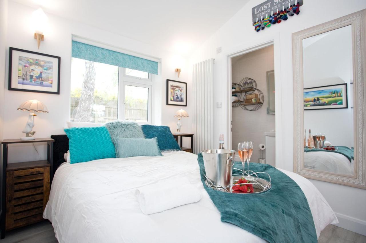 The Bearded Goat Den - A Rural Retreat At This Modern Holiday Cottage Saint Leonards Bagian luar foto