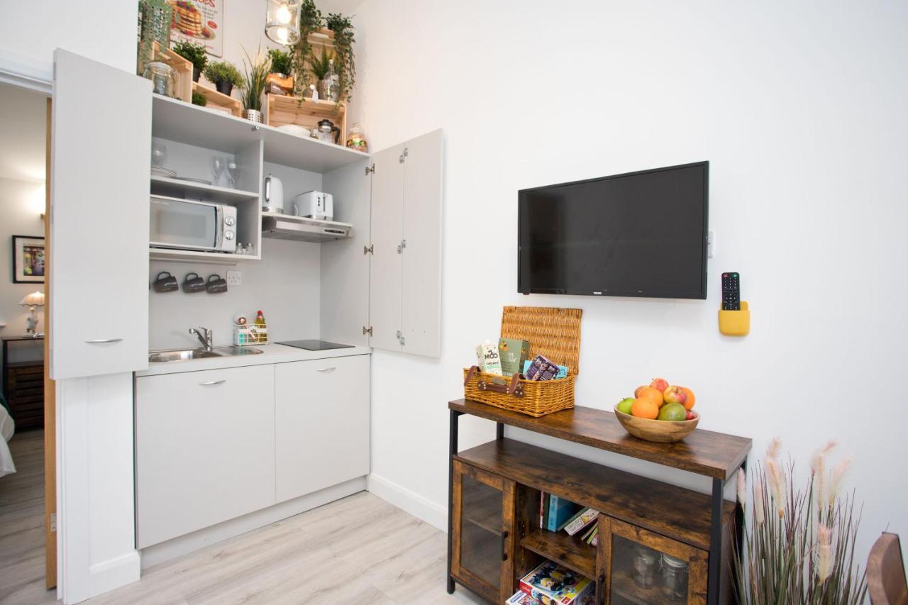 The Bearded Goat Den - A Rural Retreat At This Modern Holiday Cottage Saint Leonards Bagian luar foto